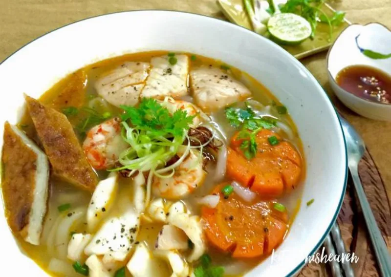 Bánh canh hải sản miền Trung